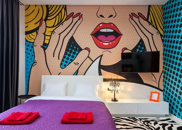 Pop Art Flat Near Opera-Self Check-In & Netflix
